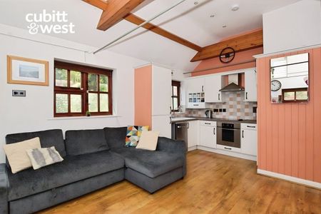 2 bedroom detached bungalow to rent - Photo 2