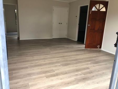 East Tamaki - Photo 2