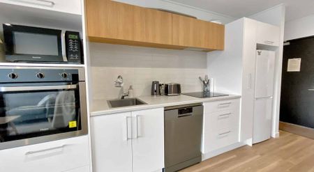 CITY CENTRE - CONVENIENT ONE BEDROOM APARTMENT - Photo 3