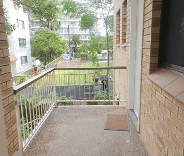 6/49 Old Burleigh Road, Surfers Paradise QLD 4217 - Photo 2