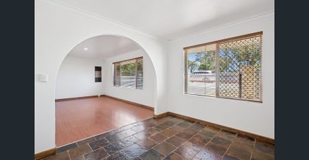 Spacious 5-Bedroom Family Home in Prime Location - Photo 3