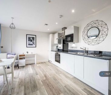2 bedroom penthouse to rent - Photo 4