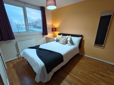 1 bedroom in a house share to rent - Photo 4