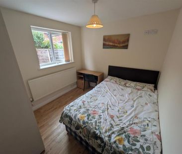 5 bedroom semi-detached house to rent - Photo 6