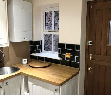 Room in a Shared House, Wardown Crescent, LU2 - Photo 3