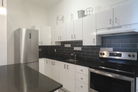 Logement rénové de 2 chambres en location semi-meublé - Photo 4