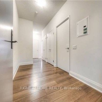 Modern spacious feel yonge/eglinton parking/locker included! - Photo 3