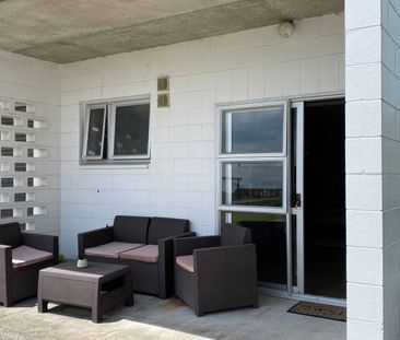 Modern Studio Unit - Photo 5