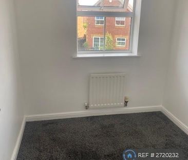 3 bedroom semi-detached house to rent - Photo 4