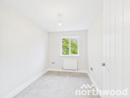 3 bedroom semi-detached house to rent - Photo 2