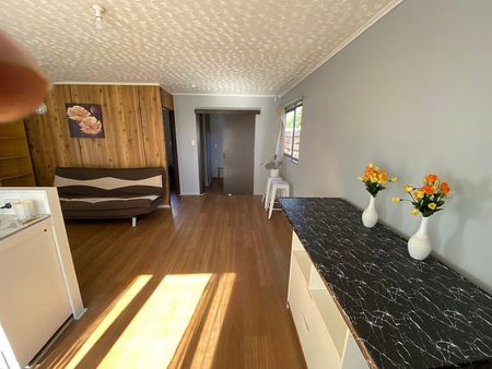 Ready to move in furnished 2BR Home in Glen Eden! - Photo 3