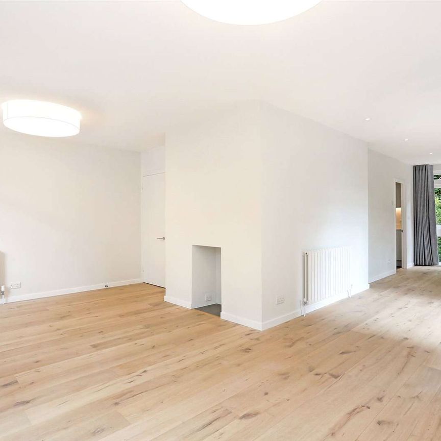 A spacious newly refurbished family house with garden - Photo 1