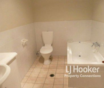 3 Bedroom Townhouse - Includes Pool and Tennis Court! - Photo 3