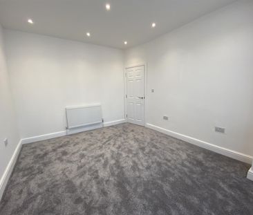 5 bed terraced house to rent in Wakemans Hill Avenue, London, NW9 - Photo 4