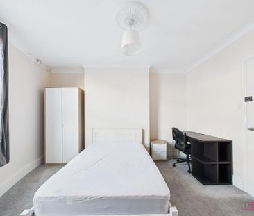 4 bedroom terraced house to rent - Photo 1