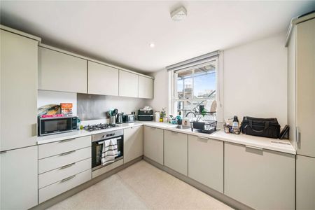 Bright two-bedroom apartment moments from Clapham Junction - Photo 4