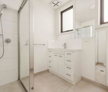 DOUBLE STORY 1 BEDROOM APARTMENT NEAR MONASH! - Photo 3