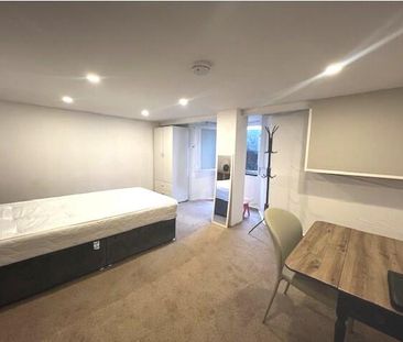 House share to rent - Photo 3