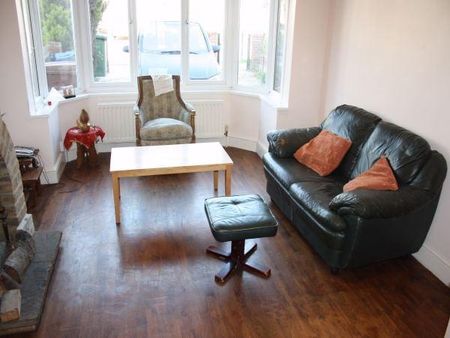 3 bedroom terraced house to rent - Photo 3