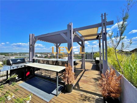 [VIDEO] Triplex Penthouse | 50 SQM Terrace | Parking Included | Philips HUE - Fotografie 5