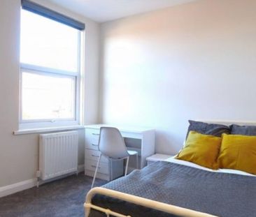 3 bed Mid Terraced House for Rent - Photo 3