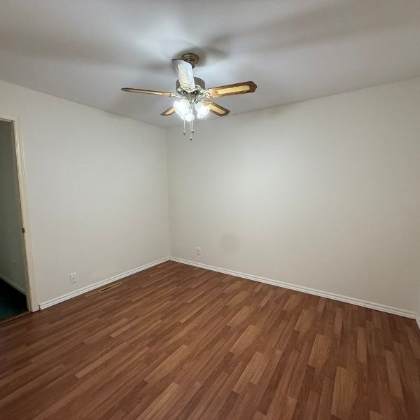 Charming 3 Bedrooms Plus Den/3 Bathrooms Rancher in Sunny South Surrey/White Rock - Photo 1