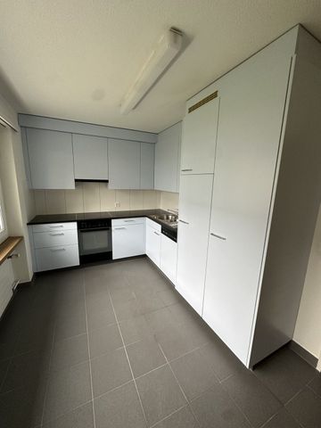 2.5-Zimmer-Wohnung im Hochparterre links mit grossem Balkon - Photo 2