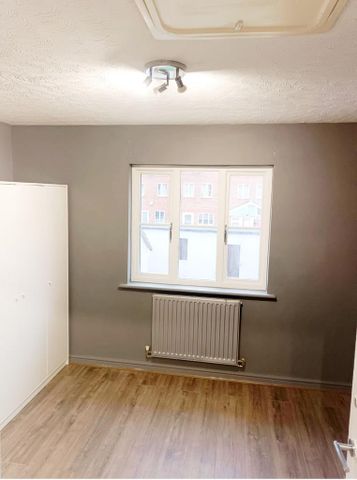 2 bedroom semi-detached house to rent - Photo 3