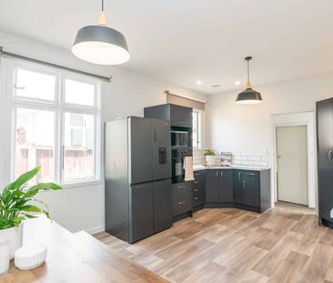 Cosy Three-Bedroom Home Minutes From the Esplanade - Photo 2