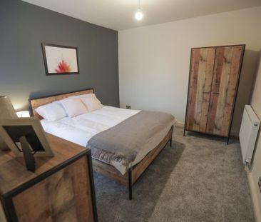 1 bedroom in a house share to rent - Photo 2