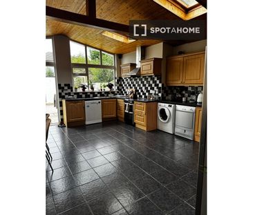 Room in a shared flat for rent in Grace Park, Dublin - Photo 2