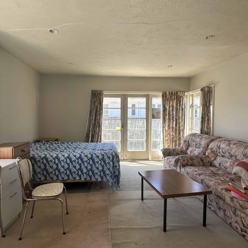 Upper Riccarton, 6+ bedrooms - Photo 1