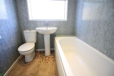 3 bedroom terraced house to rent - Photo 2