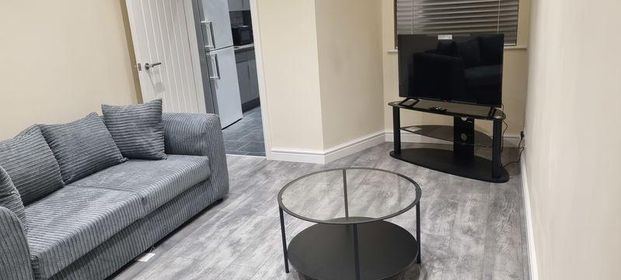 4 bedroom terraced house to rent - Photo 1