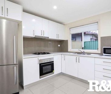 Modern Granny-Flat with Spacious Backyard - Photo 3