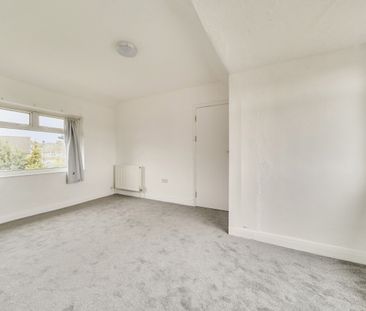 4 bedroom semi-detached house to rent - Photo 3