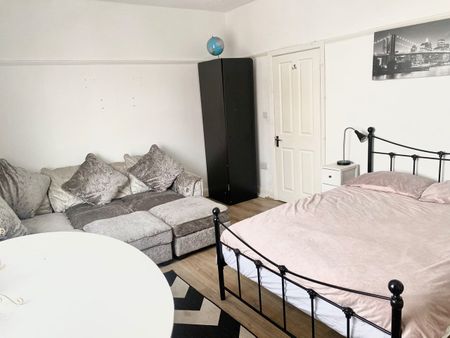 Room in a Shared Flat, Portland Road, BN3 - Photo 3