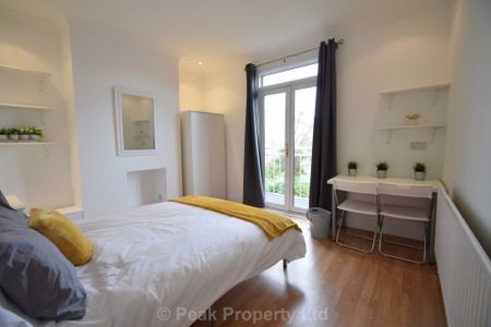 LARGE FIRST ROOM IN A HOUSE SHARE - SOUTHCHURCH VILLAGE - Windermere Road, Room3 - Photo 2