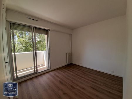 Location Appartement 4 pièces 73m² POITIERS 86000 - Photo 4
