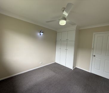 Comfortable 3 bedroom home in ideal location. - Photo 5