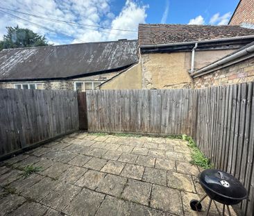 2 bedroom terraced house to rent - Photo 3