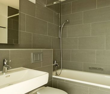 Modern and bright 2.5-room apartment in a quiet residential area - Photo 4