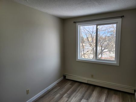 Pet Friendly 2 Bedroom, 1 Bathroom Apartment - Photo 2