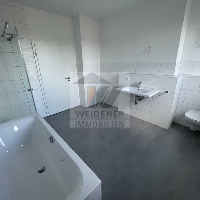 Moderne Wohnung mit Balkon, zwei Bädern und vier Räumen! - Photo 1