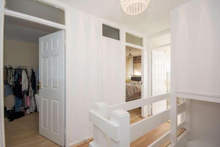 3 bedroom flat to rent - Photo 2