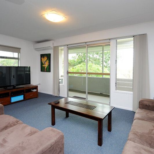 West Gladstone - Photo 1