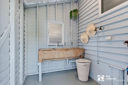 BEAUTIFUL COTTAGE IN OYSTER POINT - "RYAN COTTAGE " - Photo 5