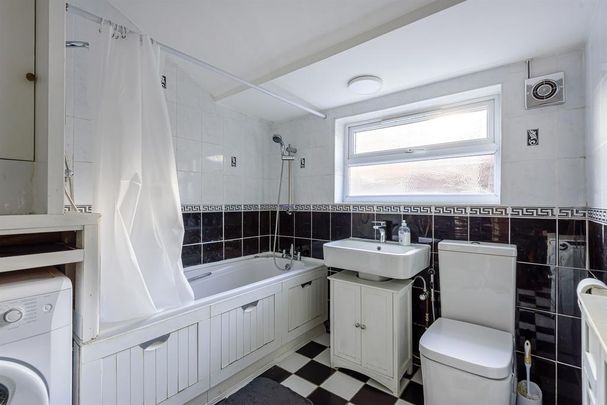 4 bedroom terraced house to rent - Photo 1