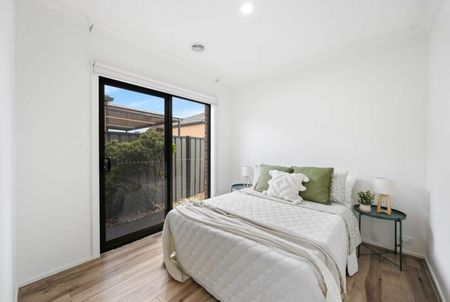 House So Nice, Even Your Plants Will Start Complaining if You Leave - Photo 3