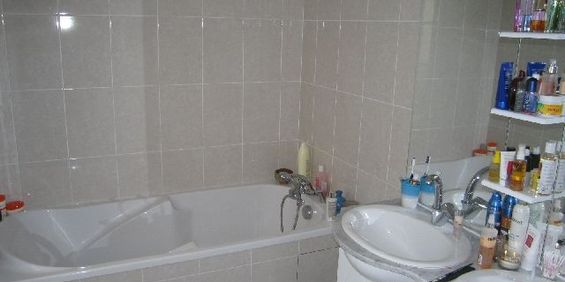Location Appartement 3 pièces 105m² LA FLECHE 72200 - Photo 3